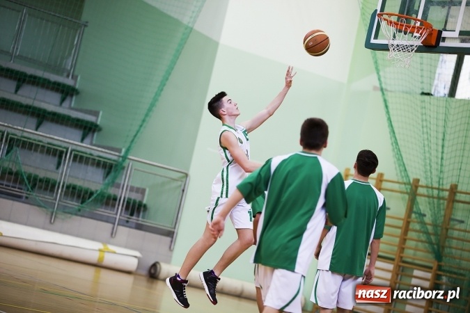 Zdjęcie w galerii na portalu naszraciborz.pl: Koszykarze Gimnazjum nr 1 najlepsi w finałach rejonowych wiadomości z regionu