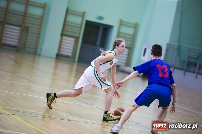 Zdjęcie w galerii na portalu naszraciborz.pl: Koszykarze Gimnazjum nr 1 najlepsi w finałach rejonowych wiadomości z regionu