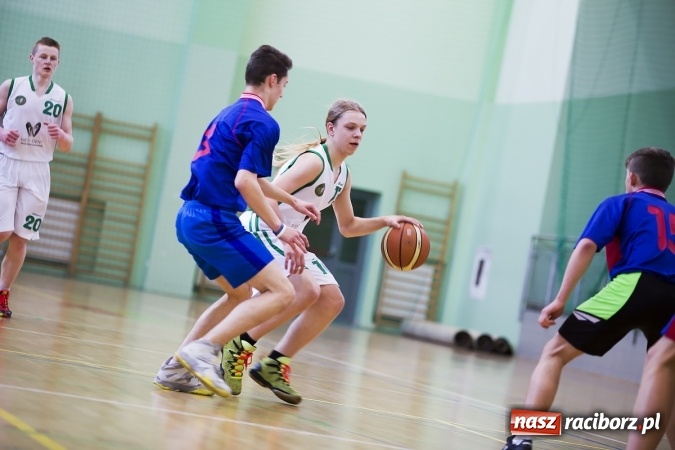 Zdjęcie w galerii na portalu naszraciborz.pl: Koszykarze Gimnazjum nr 1 najlepsi w finałach rejonowych wiadomości z regionu