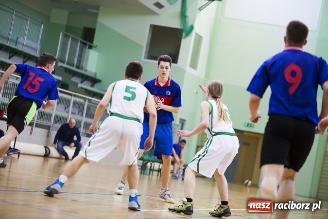 Zdjęcie w galerii na portalu naszraciborz.pl: Koszykarze Gimnazjum nr 1 najlepsi w finałach rejonowych wiadomości z regionu