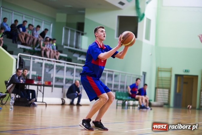 Zdjęcie w galerii na portalu naszraciborz.pl: Koszykarze Gimnazjum nr 1 najlepsi w finałach rejonowych wiadomości z regionu