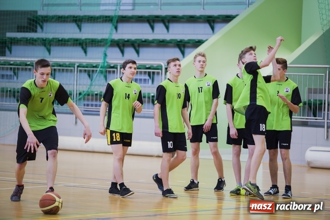 Zdjęcie w galerii na portalu naszraciborz.pl: Koszykarze Gimnazjum nr 1 najlepsi w finałach rejonowych wiadomości z regionu