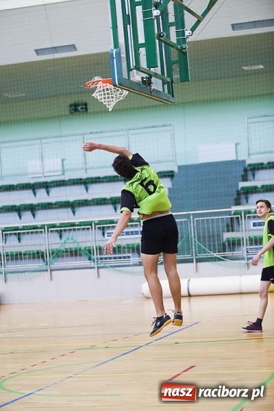 Zdjęcie w galerii na portalu naszraciborz.pl: Koszykarze Gimnazjum nr 1 najlepsi w finałach rejonowych wiadomości z regionu