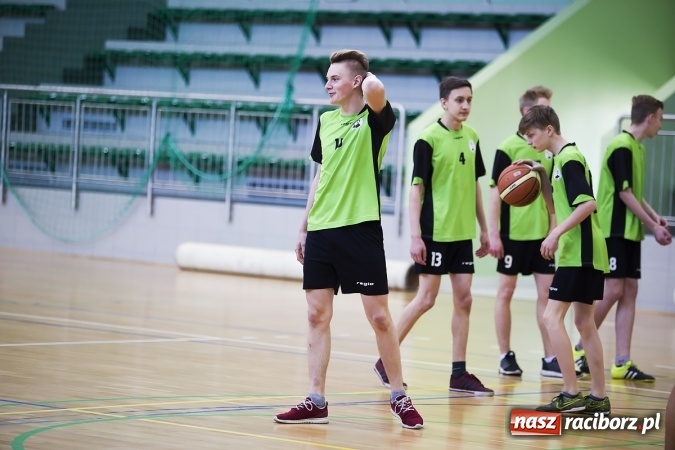 Zdjęcie w galerii na portalu naszraciborz.pl: Koszykarze Gimnazjum nr 1 najlepsi w finałach rejonowych wiadomości z regionu