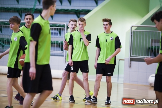 Zdjęcie w galerii na portalu naszraciborz.pl: Koszykarze Gimnazjum nr 1 najlepsi w finałach rejonowych wiadomości z regionu