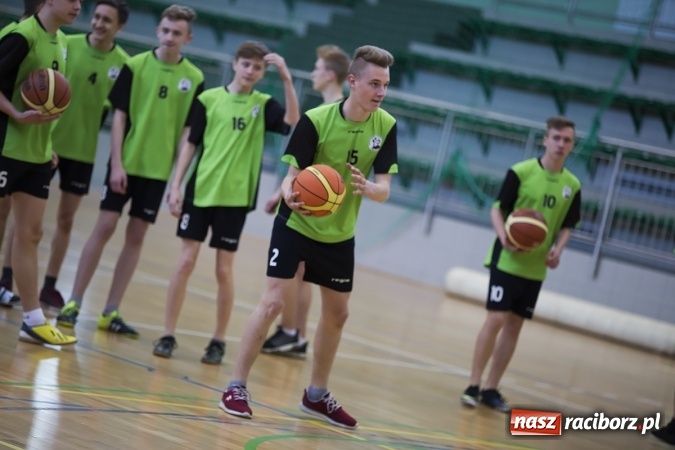 Zdjęcie w galerii na portalu naszraciborz.pl: Koszykarze Gimnazjum nr 1 najlepsi w finałach rejonowych wiadomości z regionu