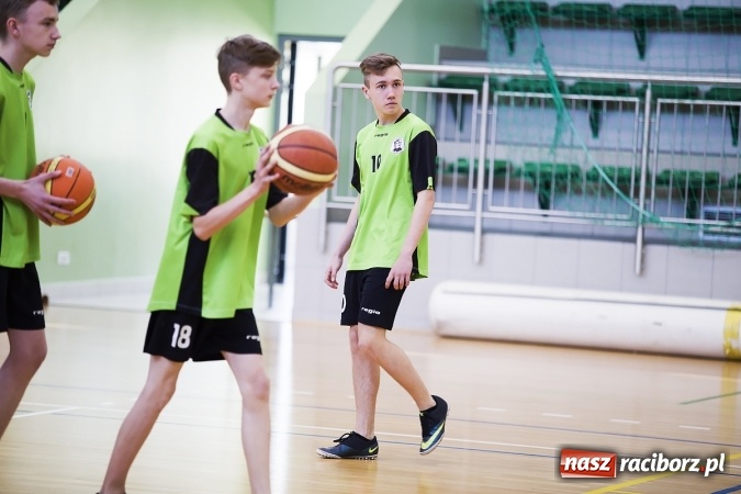 Zdjęcie w galerii na portalu naszraciborz.pl: Koszykarze Gimnazjum nr 1 najlepsi w finałach rejonowych wiadomości z regionu