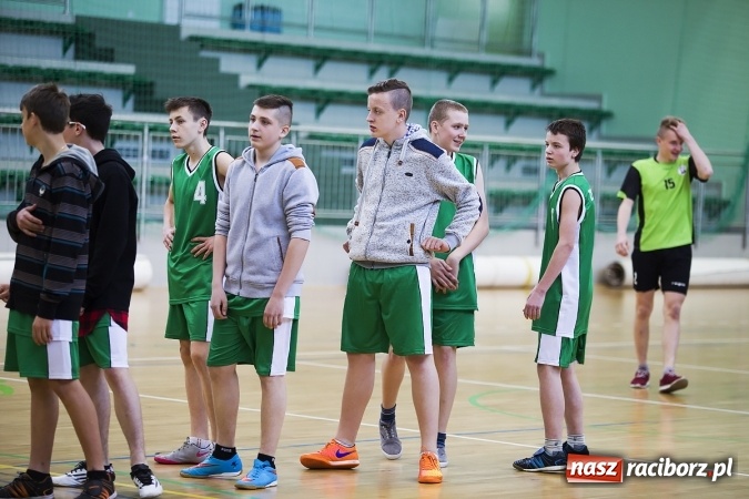 Zdjęcie w galerii na portalu naszraciborz.pl: Koszykarze Gimnazjum nr 1 najlepsi w finałach rejonowych wiadomości z regionu