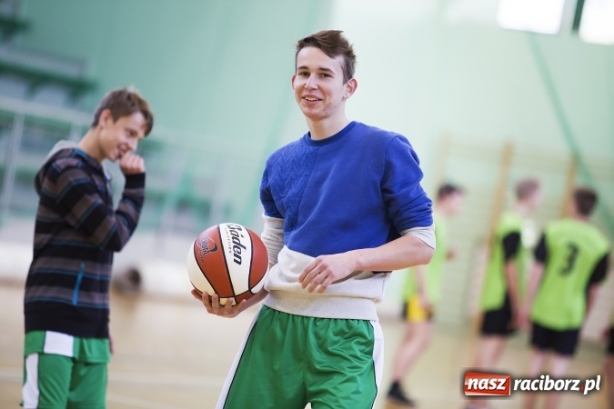 Zdjęcie w galerii na portalu naszraciborz.pl: Koszykarze Gimnazjum nr 1 najlepsi w finałach rejonowych wiadomości z regionu