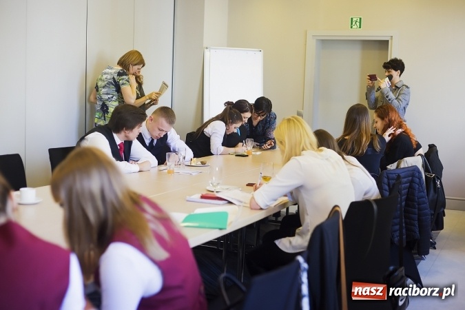 Zdjęcie w galerii na portalu naszraciborz.pl: Hotelarstwo w teorii i praktyce - konkurs w Hotelu Racibor wiadomości z regionu