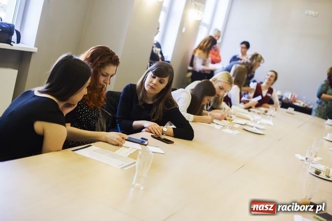 Zdjęcie w galerii na portalu naszraciborz.pl: Hotelarstwo w teorii i praktyce - konkurs w Hotelu Racibor wiadomości z regionu