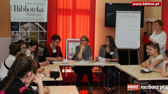 Zdjęcie w galerii na portalu naszraciborz.pl: Akademia wyobraźni – powiatowy turniej szkół podstawowych w bibliotece wiadomości z regionu