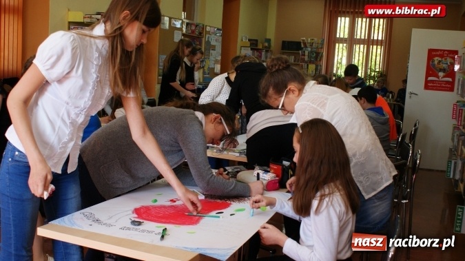 Zdjęcie w galerii na portalu naszraciborz.pl: Akademia wyobraźni – powiatowy turniej szkół podstawowych w bibliotece wiadomości z regionu