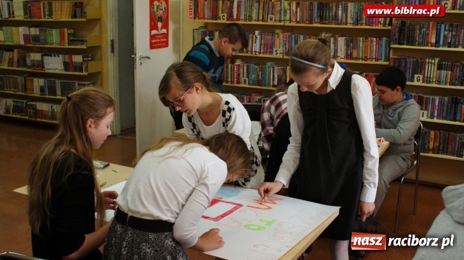 Zdjęcie w galerii na portalu naszraciborz.pl: Akademia wyobraźni – powiatowy turniej szkół podstawowych w bibliotece wiadomości z regionu