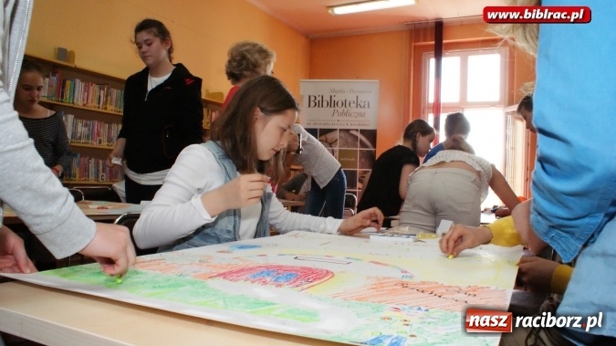 Zdjęcie w galerii na portalu naszraciborz.pl: Akademia wyobraźni – powiatowy turniej szkół podstawowych w bibliotece wiadomości z regionu