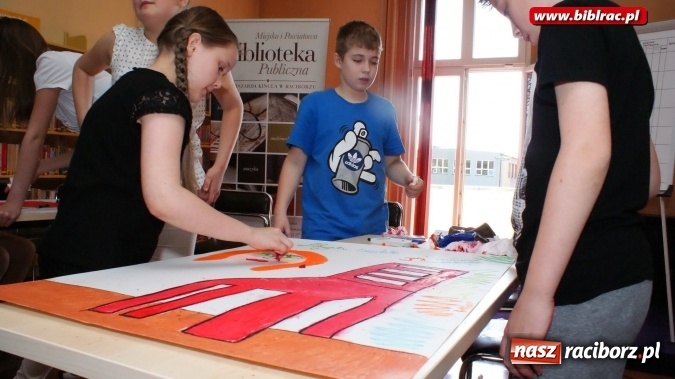 Zdjęcie w galerii na portalu naszraciborz.pl: Akademia wyobraźni – powiatowy turniej szkół podstawowych w bibliotece wiadomości z regionu