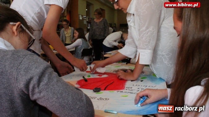 Zdjęcie w galerii na portalu naszraciborz.pl: Akademia wyobraźni – powiatowy turniej szkół podstawowych w bibliotece wiadomości z regionu