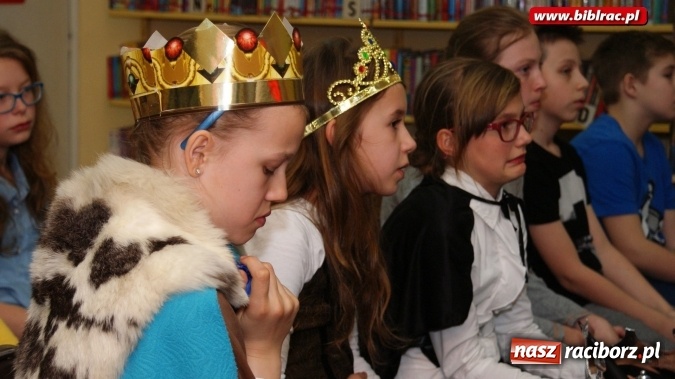 Zdjęcie w galerii na portalu naszraciborz.pl: Akademia wyobraźni – powiatowy turniej szkół podstawowych w bibliotece wiadomości z regionu