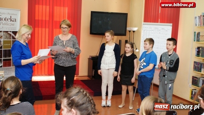 Zdjęcie w galerii na portalu naszraciborz.pl: Akademia wyobraźni – powiatowy turniej szkół podstawowych w bibliotece wiadomości z regionu
