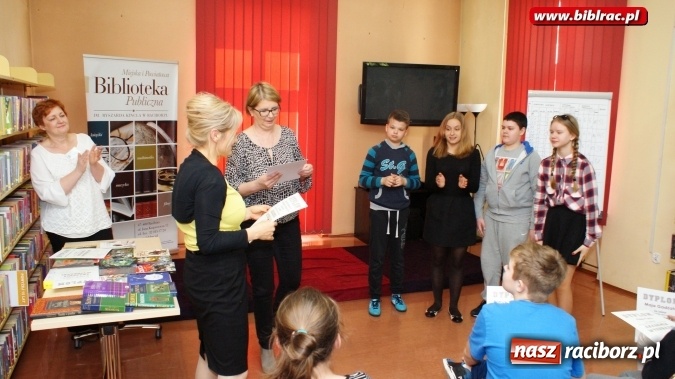 Zdjęcie w galerii na portalu naszraciborz.pl: Akademia wyobraźni – powiatowy turniej szkół podstawowych w bibliotece wiadomości z regionu