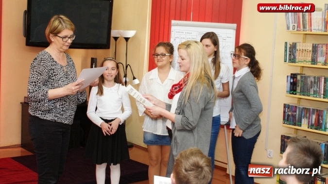 Zdjęcie w galerii na portalu naszraciborz.pl: Akademia wyobraźni – powiatowy turniej szkół podstawowych w bibliotece wiadomości z regionu