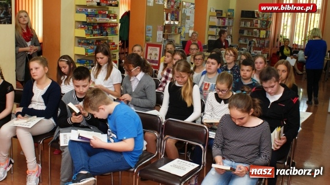Zdjęcie w galerii na portalu naszraciborz.pl: Akademia wyobraźni – powiatowy turniej szkół podstawowych w bibliotece wiadomości z regionu