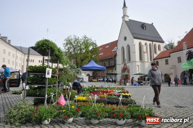 Zdjęcie w galerii na portalu naszraciborz.pl: IV Zamkowy Jarmark kwiatów, żywności ekologicznej i rękodzieła wiadomości z regionu