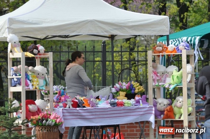 Zdjęcie w galerii na portalu naszraciborz.pl: IV Zamkowy Jarmark kwiatów, żywności ekologicznej i rękodzieła wiadomości z regionu