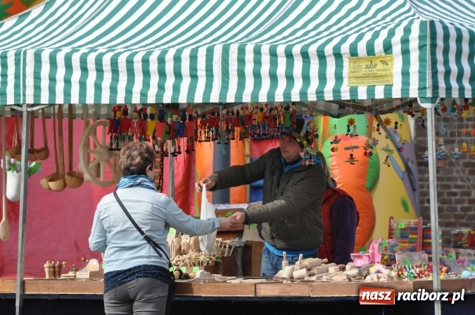 Zdjęcie w galerii na portalu naszraciborz.pl: IV Zamkowy Jarmark kwiatów, żywności ekologicznej i rękodzieła wiadomości z regionu