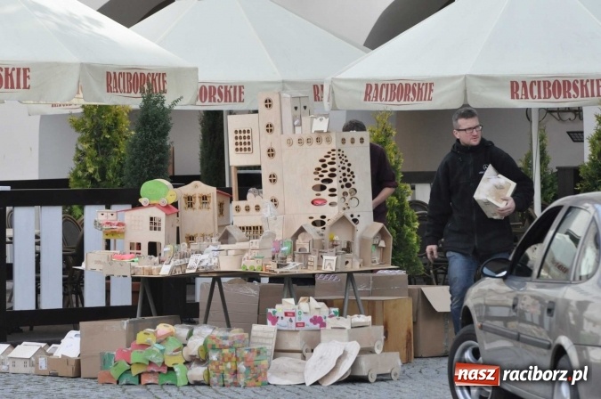 Zdjęcie w galerii na portalu naszraciborz.pl: IV Zamkowy Jarmark kwiatów, żywności ekologicznej i rękodzieła wiadomości z regionu