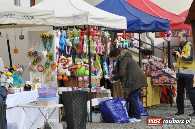 Zdjęcie w galerii na portalu naszraciborz.pl: IV Zamkowy Jarmark kwiatów, żywności ekologicznej i rękodzieła wiadomości z regionu