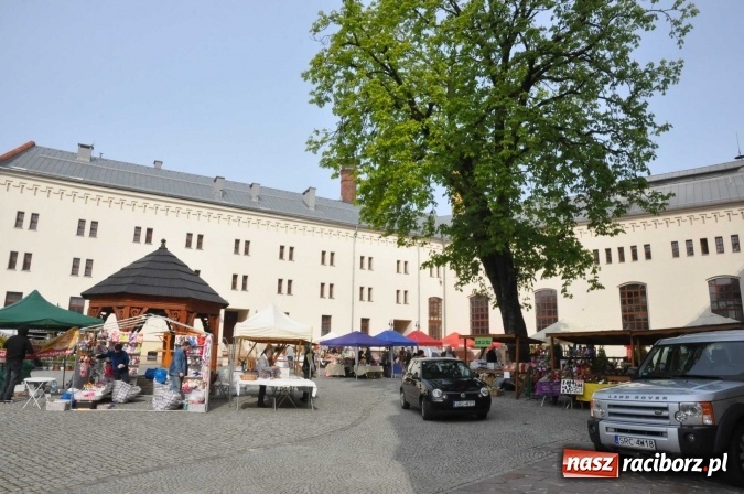 Zdjęcie w galerii na portalu naszraciborz.pl: IV Zamkowy Jarmark kwiatów, żywności ekologicznej i rękodzieła wiadomości z regionu