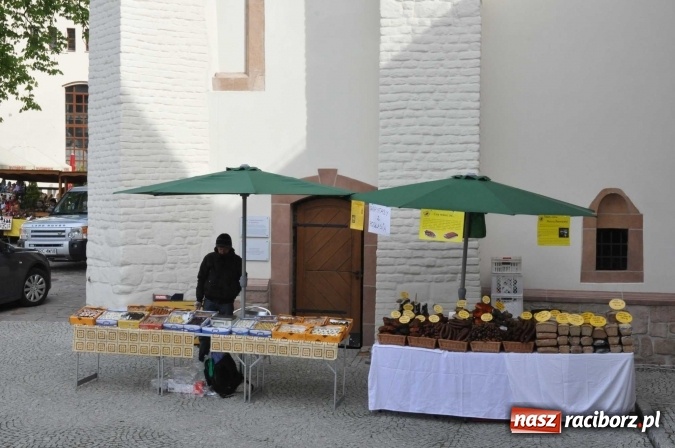 Zdjęcie w galerii na portalu naszraciborz.pl: IV Zamkowy Jarmark kwiatów, żywności ekologicznej i rękodzieła wiadomości z regionu