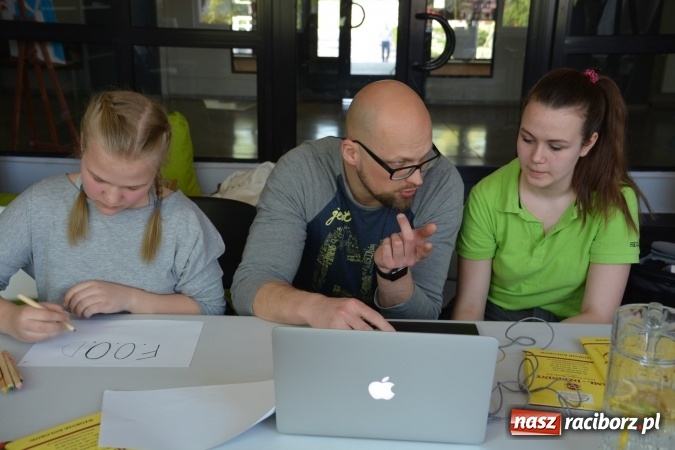 Zdjęcie w galerii na portalu naszraciborz.pl: Warsztaty dizajnerskie w SP 1 na Ostrogu wiadomości z regionu