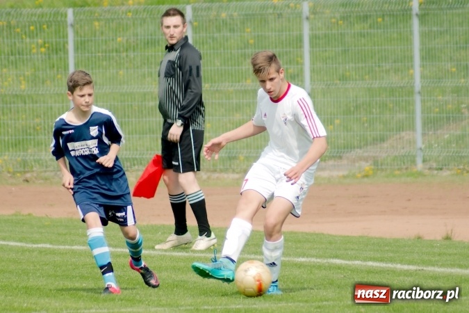 Zdjęcie w galerii na portalu naszraciborz.pl: I WLT: Trampkarze zabrzańskiego Górnika lepsi przy Zamkowej wiadomości z regionu