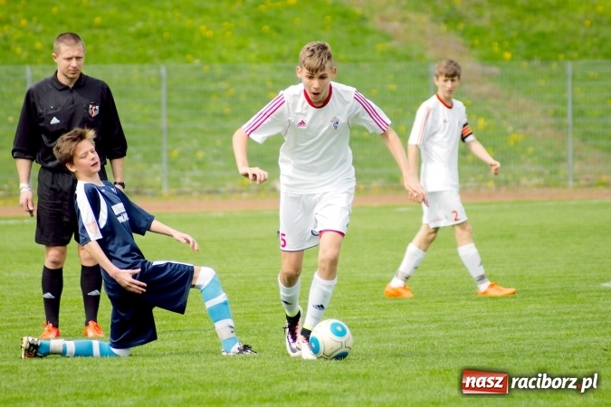 Zdjęcie w galerii na portalu naszraciborz.pl: I WLT: Trampkarze zabrzańskiego Górnika lepsi przy Zamkowej wiadomości z regionu