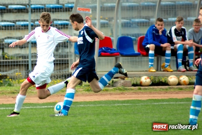 Zdjęcie w galerii na portalu naszraciborz.pl: I WLT: Trampkarze zabrzańskiego Górnika lepsi przy Zamkowej wiadomości z regionu