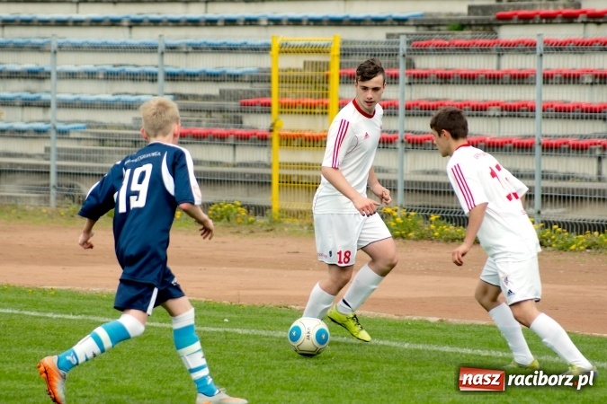 Zdjęcie w galerii na portalu naszraciborz.pl: I WLT: Trampkarze zabrzańskiego Górnika lepsi przy Zamkowej wiadomości z regionu