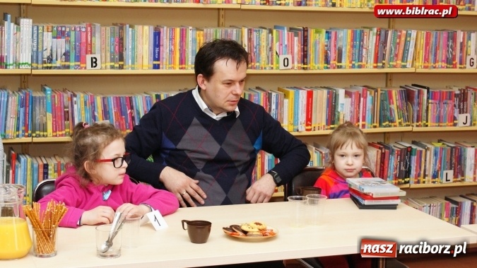 Zdjęcie w galerii na portalu naszraciborz.pl: Czytał dziadek, czytał tata, czytasz ty… Mikołajka wiadomości z regionu