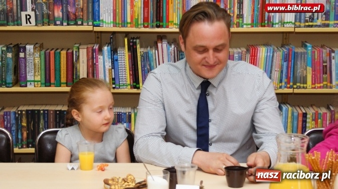 Zdjęcie w galerii na portalu naszraciborz.pl: Czytał dziadek, czytał tata, czytasz ty… Mikołajka wiadomości z regionu