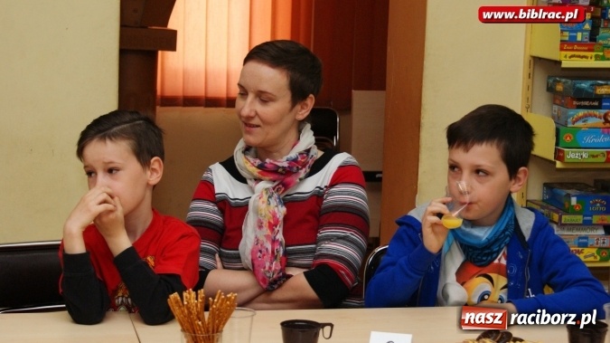 Zdjęcie w galerii na portalu naszraciborz.pl: Czytał dziadek, czytał tata, czytasz ty… Mikołajka wiadomości z regionu