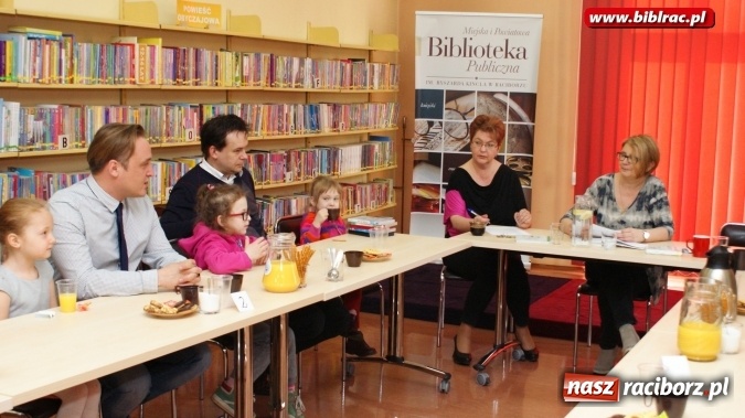 Zdjęcie w galerii na portalu naszraciborz.pl: Czytał dziadek, czytał tata, czytasz ty… Mikołajka wiadomości z regionu