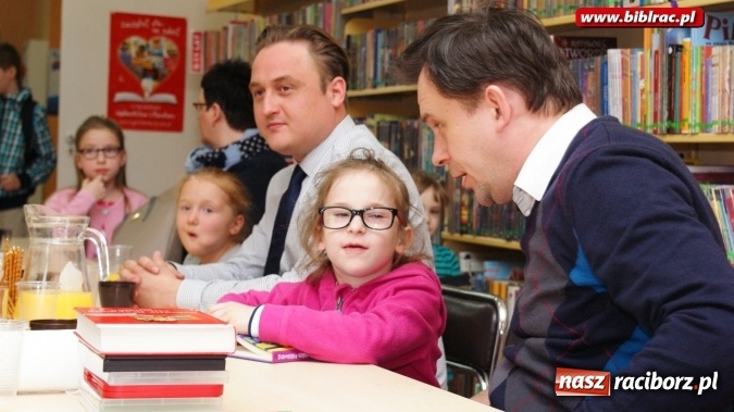 Zdjęcie w galerii na portalu naszraciborz.pl: Czytał dziadek, czytał tata, czytasz ty… Mikołajka wiadomości z regionu