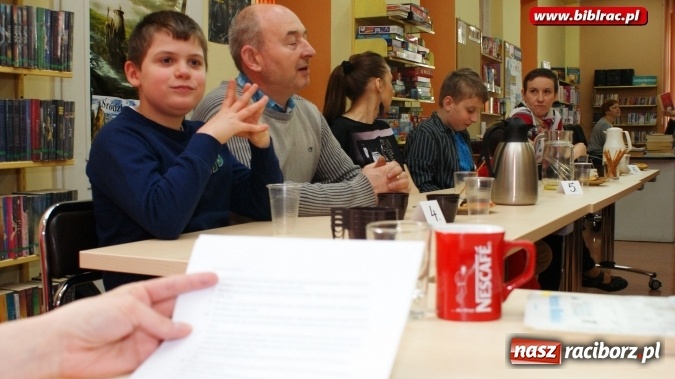 Zdjęcie w galerii na portalu naszraciborz.pl: Czytał dziadek, czytał tata, czytasz ty… Mikołajka wiadomości z regionu