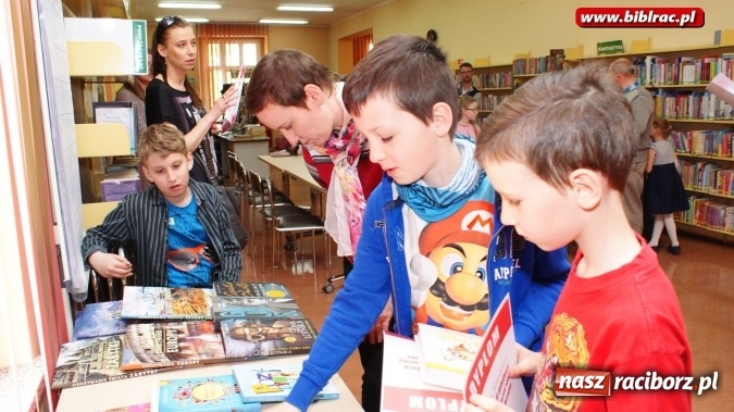 Zdjęcie w galerii na portalu naszraciborz.pl: Czytał dziadek, czytał tata, czytasz ty… Mikołajka wiadomości z regionu