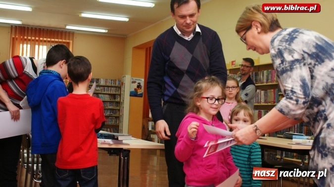 Zdjęcie w galerii na portalu naszraciborz.pl: Czytał dziadek, czytał tata, czytasz ty… Mikołajka wiadomości z regionu