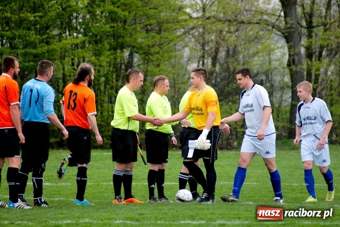 Zdjęcie w galerii na portalu naszraciborz.pl: B klasa: Wicher Płonia na stojąco, Kornowac śpiewająco wiadomości z regionu