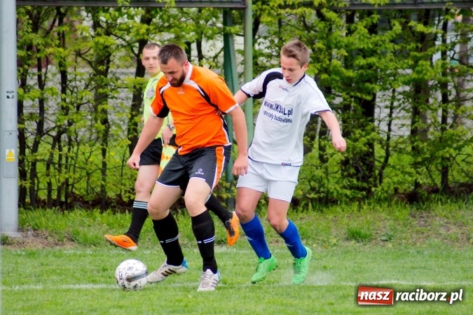 Zdjęcie w galerii na portalu naszraciborz.pl: B klasa: Wicher Płonia na stojąco, Kornowac śpiewająco wiadomości z regionu