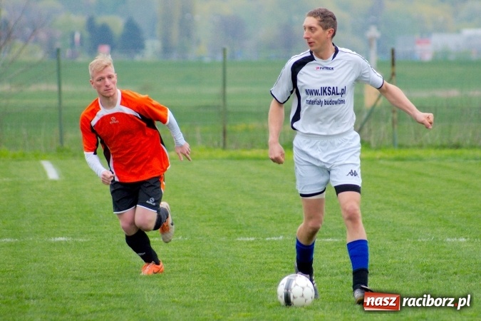 Zdjęcie w galerii na portalu naszraciborz.pl: B klasa: Wicher Płonia na stojąco, Kornowac śpiewająco wiadomości z regionu