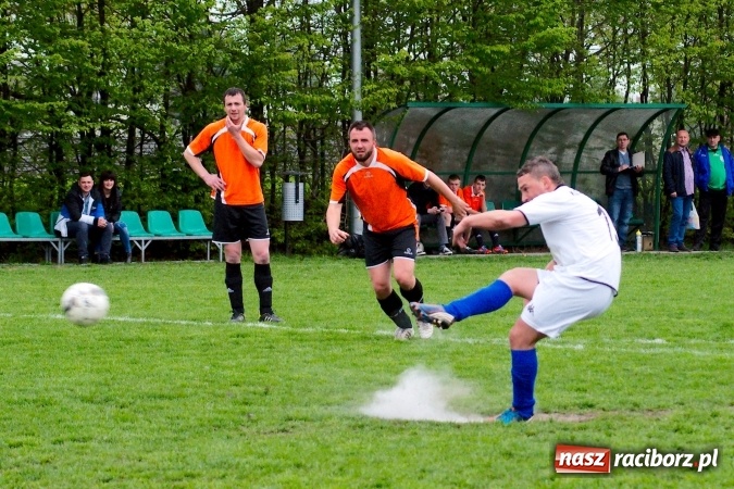 Zdjęcie w galerii na portalu naszraciborz.pl: B klasa: Wicher Płonia na stojąco, Kornowac śpiewająco wiadomości z regionu